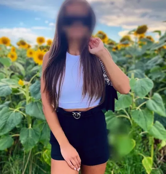 Bernadette, 25