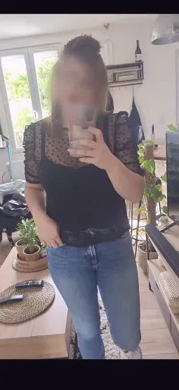 Eva, 34