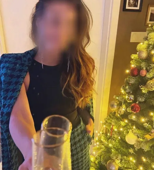 Eva, 35