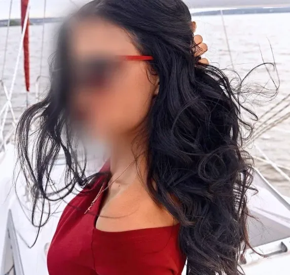 Helena, 35