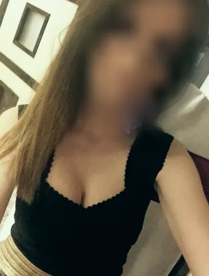 Leonie, 32