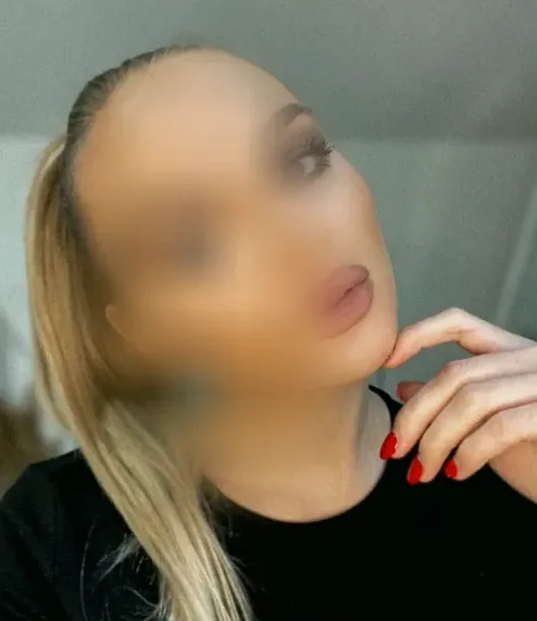 Nora, 31