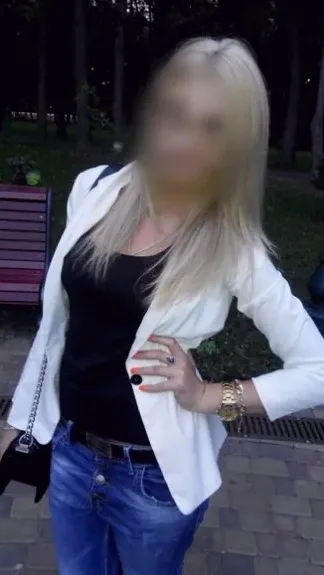 Sandra, 35